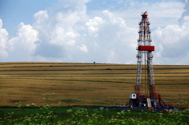 32622822 – color shot of a shale gas drilling rig on a field. How fracking changed the world