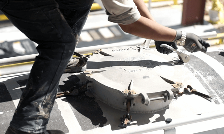 OPEN-HATCH-3 Trailer hatch